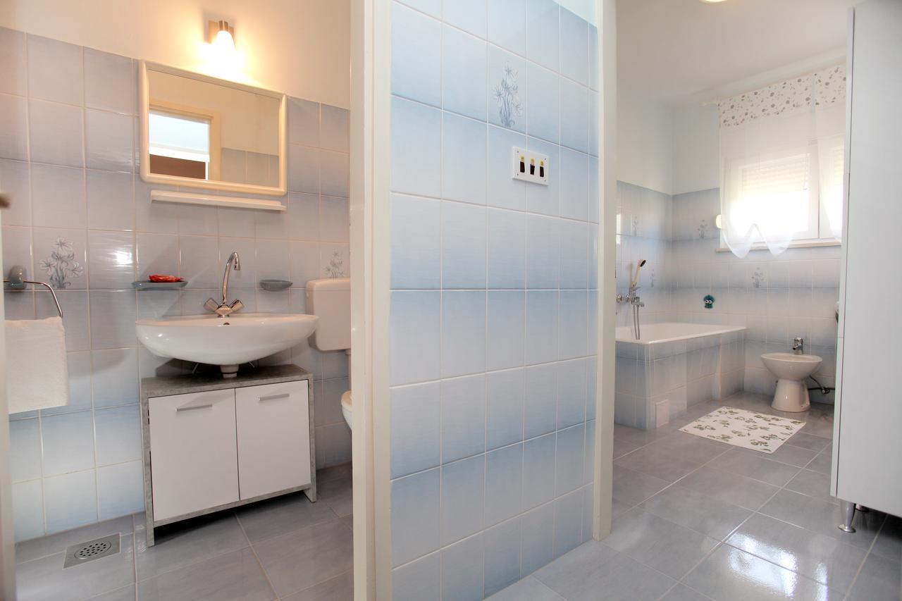 Apartment Carmen Trogir Exterior foto